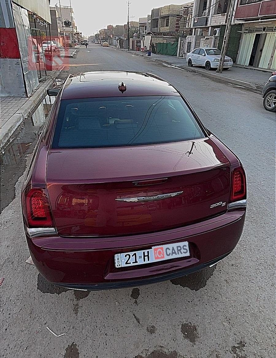 کرایسلەر 300